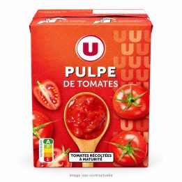 Pulpe de tomates U 240 g sur fond blanc