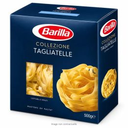 Tagliatelles Barilla 500 G sur fond blanc